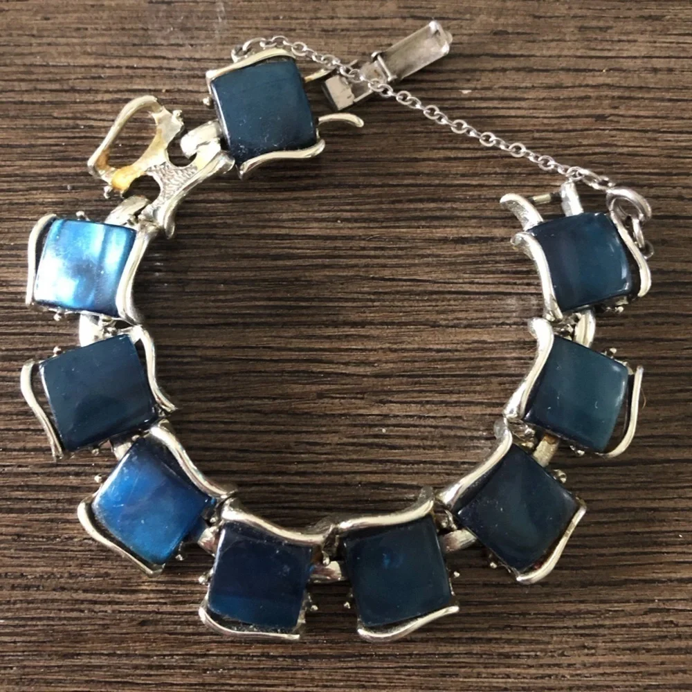Vintage sliver & blue stone square linked bracelet (tiny flaw)